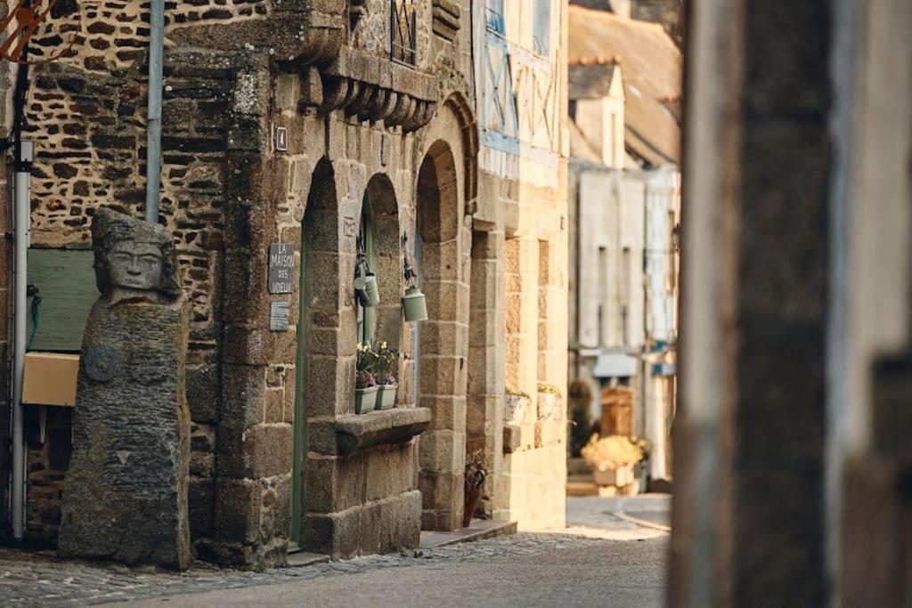 Charmante Maison, Coeur De Bourg Bazouges-la-Pérouse Exterior photo